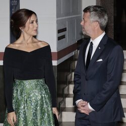 Federico y Mary de Dinamarca mirándose en la Visita de Estado de los Reyes Felipe y Letizia a Dinamarca