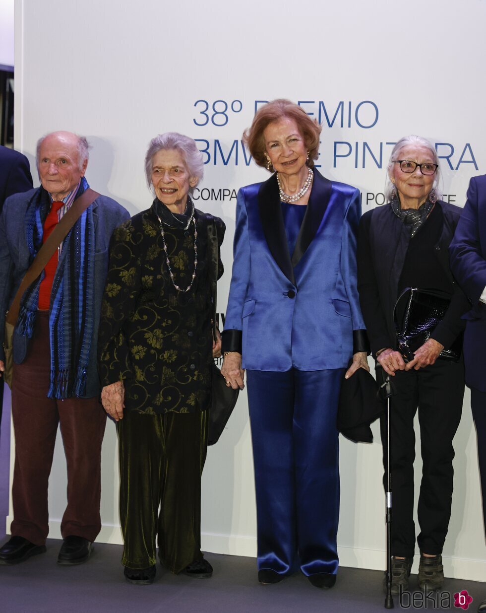 Antonio López, Irene de Grecia, la Reina Sofía y Margarita de Bulgaria en el Premio BMW de Pintura y concierto a beneficio de Mundo en Armonía