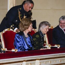 Irene de Grecia, muy sonriente junto a la Reina Sofía en el Premio BMW de Pintura y concierto a beneficio de Mundo en Armonía
