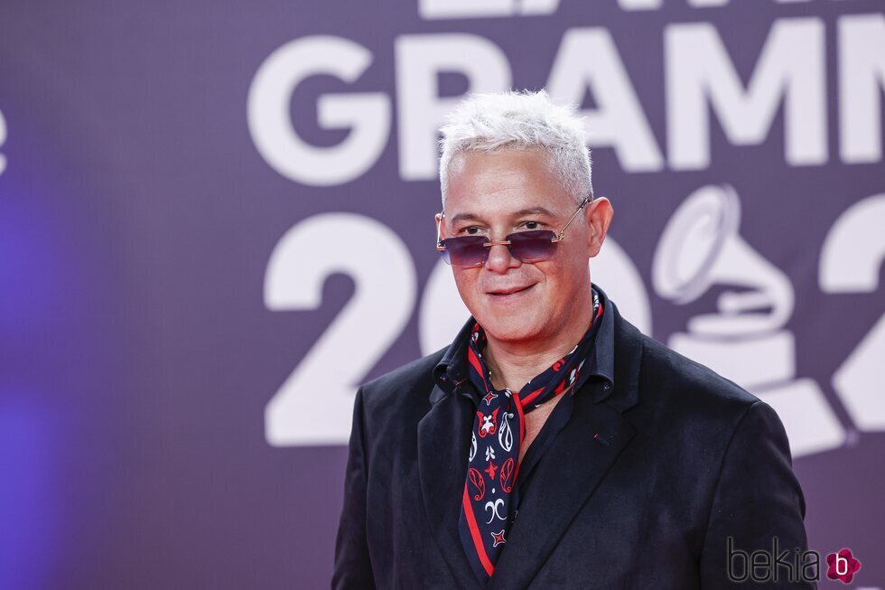 Alejandro Sanz en la alfombra roja de los Grammy Latinos 2023