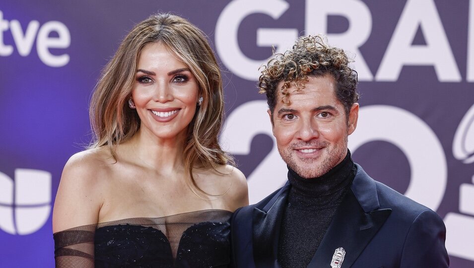 Rosanna Zanetti y David Bisbal en la alfombra roja de los Grammy Latinos 2023