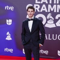 Álvaro Mel en la alfombra roja de los Grammy Latinos 2023