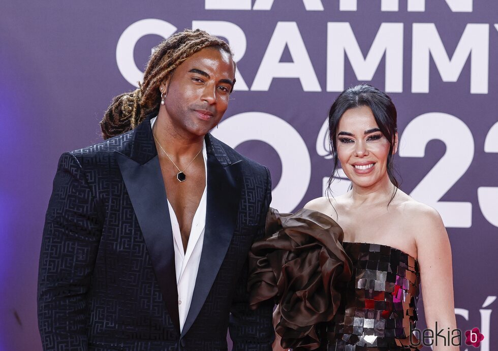 Beatriz Luengo y Yotuel Romero en la alfombra roja de los Grammy Latinos 2023