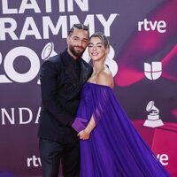 Maluma y Susana Gómez, felices en la alfombra roja de los Grammy Latinos 2023