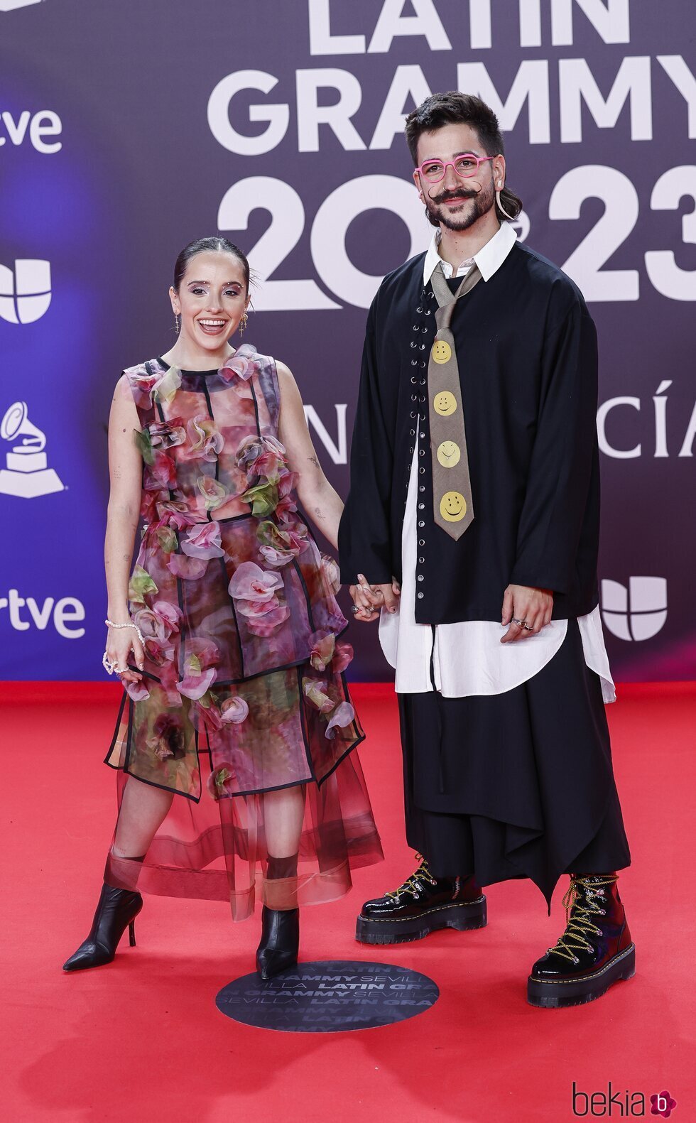 Camilo y Evaluna Montaner en la alfombra roja de los Grammy Latinos 2023
