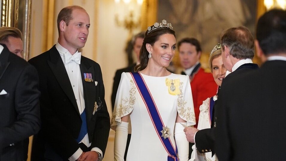 El Príncipe Guillermo de Inglaterra y Kate Middleton en una cena de gala