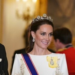 Kate Middleton y el Príncipe Guillermo de Inglaterra en una cena de gala