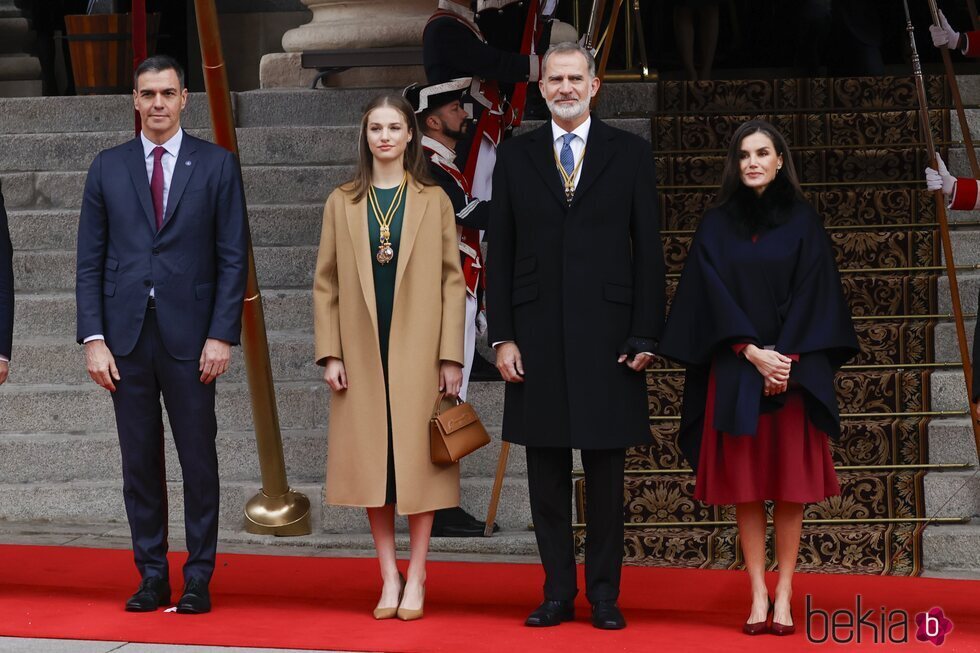 Los Reyes Felipe y Letizia y la Princesa Leonor junto a Pedro Sánchez en la Apertura de la XV Legislatura