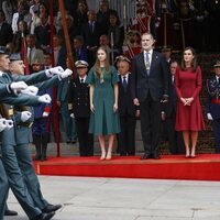 Los Reyes Felipe y Letizia y la Princesa Leonor viendo el desfile militar por la Apertura de la XV Legislatura