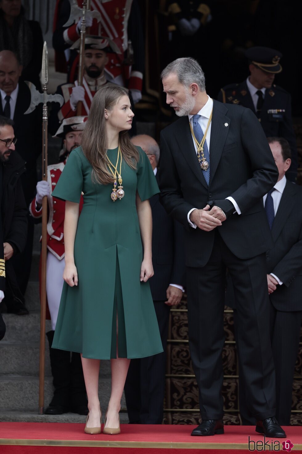 El Rey Felipe y la Princesa Leonor hablando en la Apertura de la XV Legislatura