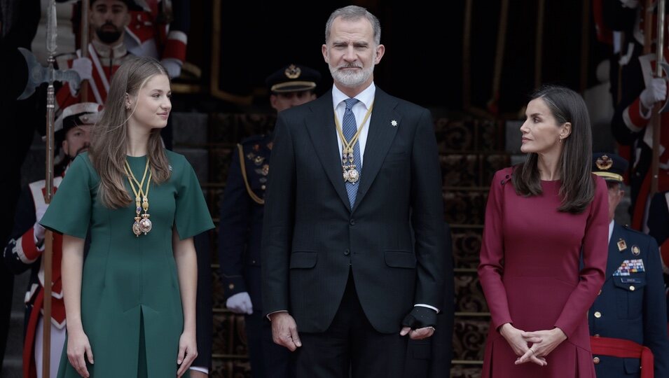 Los Reyes Felipe y Letizia y la Princesa Leonor tras la celebración de la Apertura de la XV Legislatura
