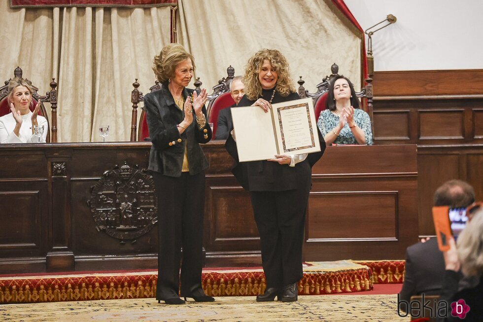 Gionconda Belli tras recibir de la Reina Sofía el Premio Reina Sofía de Poesía Iberoamericana