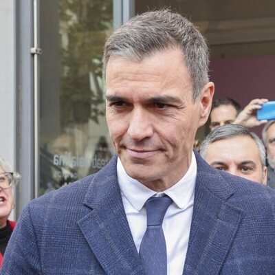 Pedro Sánchez saliendo de la capilla ardiente de Concha Velasco