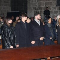 Paco y Manuel Velasco y demás familia en el funeral de Concha Velasco