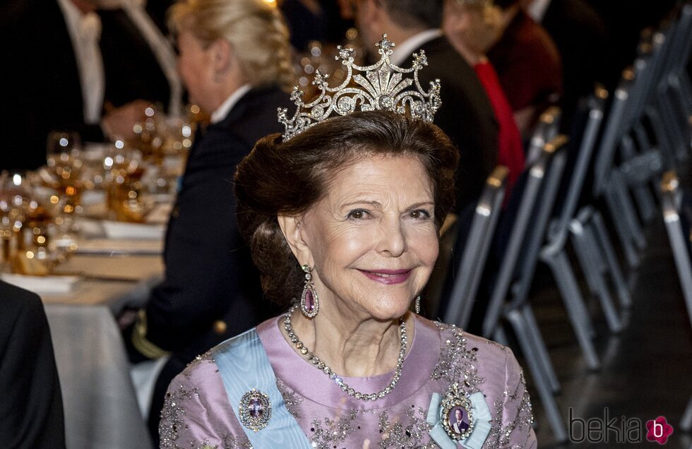 Silvia de Suecia con la Tiara de 9 Puntas de la Reina Sofía en los Premios Nobel 2023