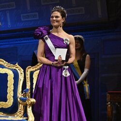 Victoria de Suecia con la Tiara Napoleónica de Amatistas en los Premios Nobel 2023