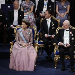 Carlos Gustavo y Silvia de Suecia y Victoria y Daniel de Suecia en los Premios Nobel 2023