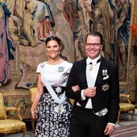 Victoria y Daniel de Suecia en la cena a los premiados con el Nobel 2023