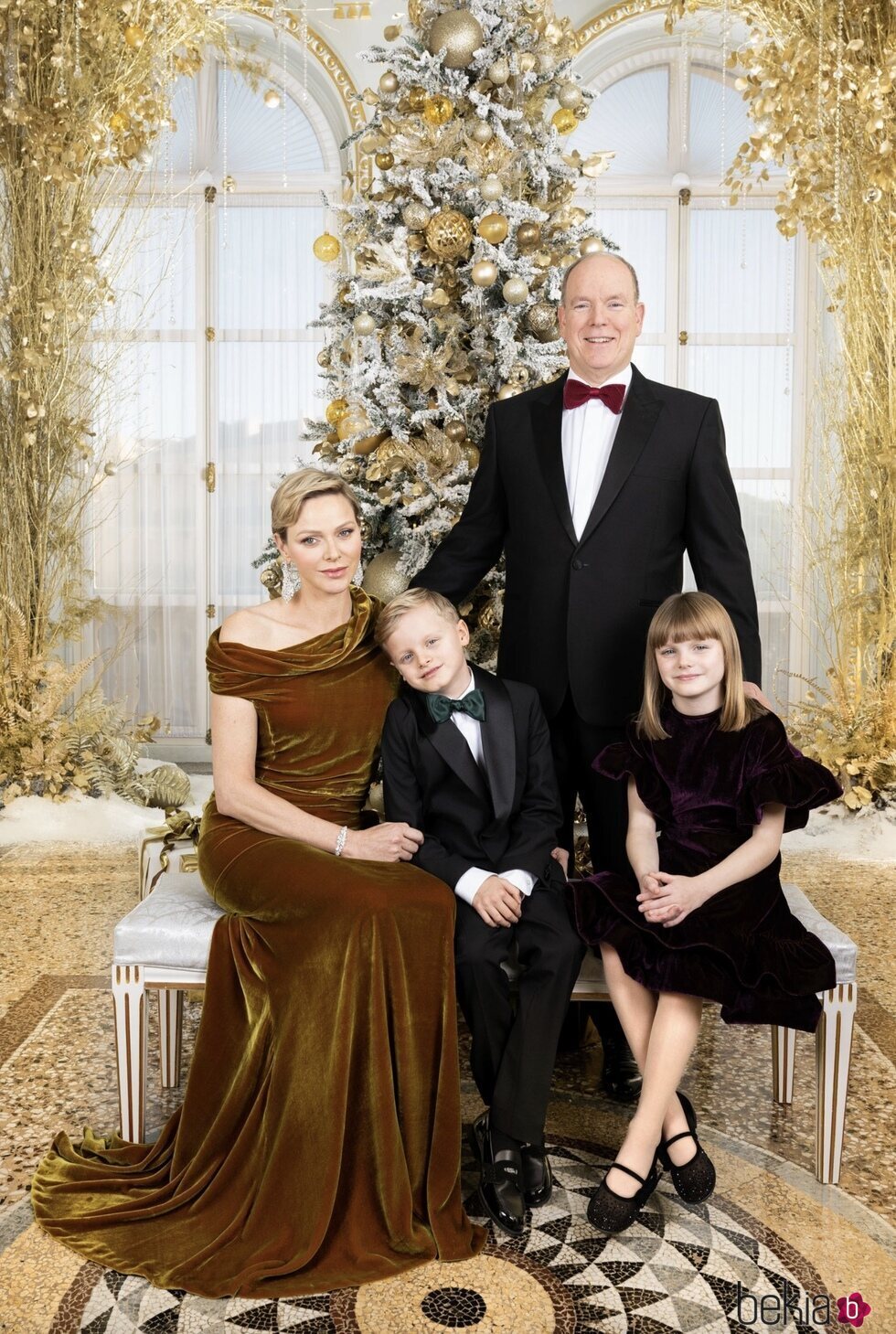 Alberto y Charlene de Mónaco y sus hijos Jacques y Gabriella en su felicitación navideña 2023