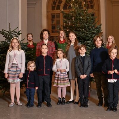 Silvia de Suecia y sus nietos en la recogida de árboles de Navidad