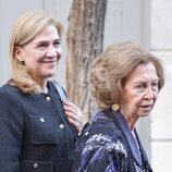 La Infanta Cristina y la Reina Sofía tras la celebración del 60 cumpleaños de la Infanta Elena