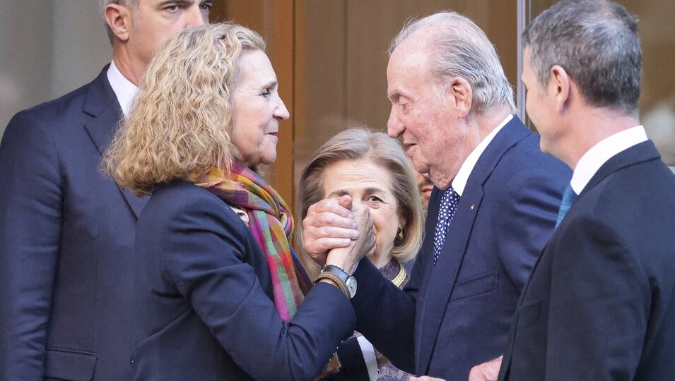 La Infanta Elena se despide de su padre el Rey Juan Carlos tras la celebración de su 60 cumpleaños