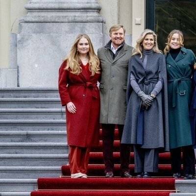 Posado navideño de los Reyes de Holanda y sus hijas en Huis ten Bosch