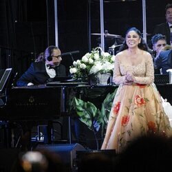 Isabel Pantoja da las gracias al público en su concierto en Barcelona de su Gira 50 Aniversario