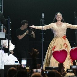 Isabel Pantoja, muy agradecida en su concierto en Barcelona de su Gira 50 Aniversario