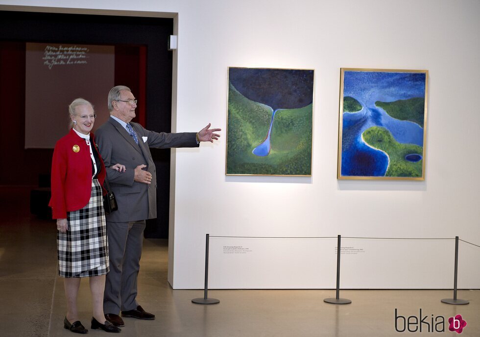 Margarita y Enrique de Dinamarca en la inauguración de su exposición conjunta