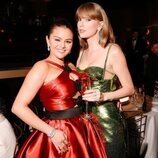 Selena Gomez y Taylor Swift en la gala de los Globos de Oro 2024