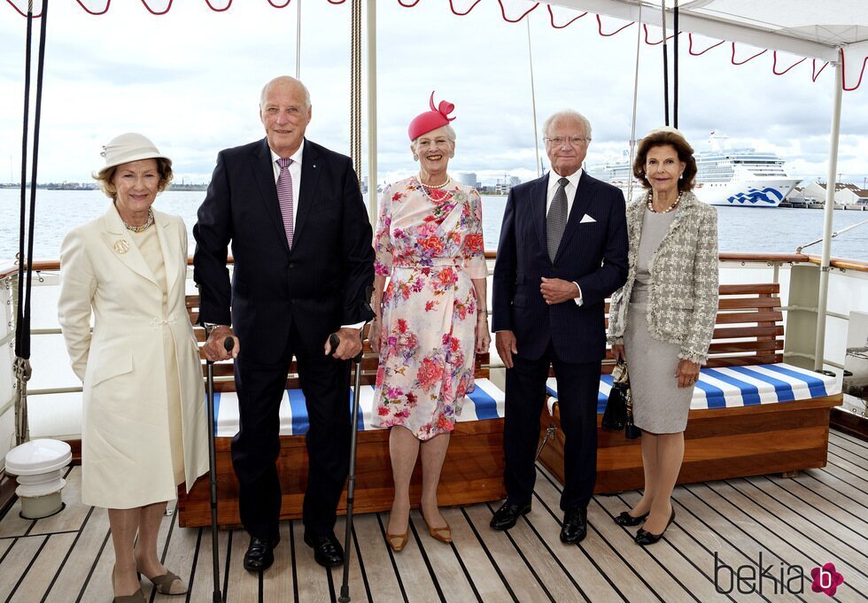 Los Reyes de Noruega, la Reina de Dinamarca y los Reyes de Suecia en el 50 aniversario de reinado de Margarita de Dinamarca