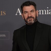 Arturo Valls en la alfombra roja de los Premios Iris 2024
