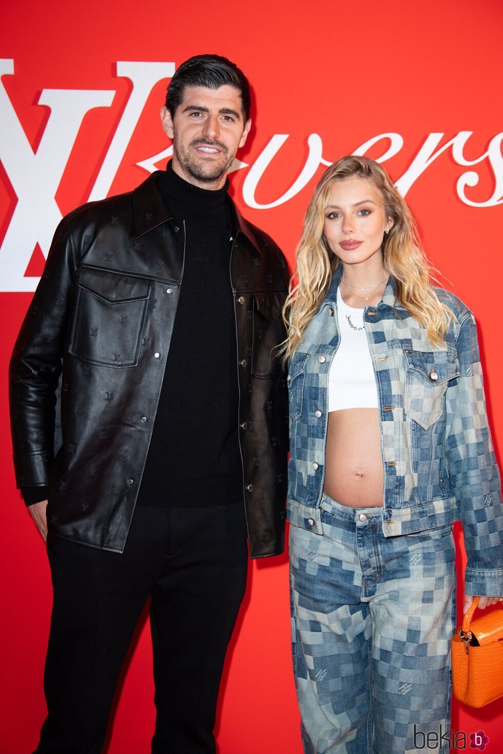 Thibaut Courtois y Mishel Gerzig en el desfile de Louis Vuitton en la Semana de la Moda de París