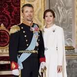 Retrato oficial de Federico X y Mary de Dinamarca tras ser proclamados Reyes