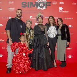 Raquel Bollo con sus hijos Alma y Manuel, una nieta y su madre en la SIMOF 2024