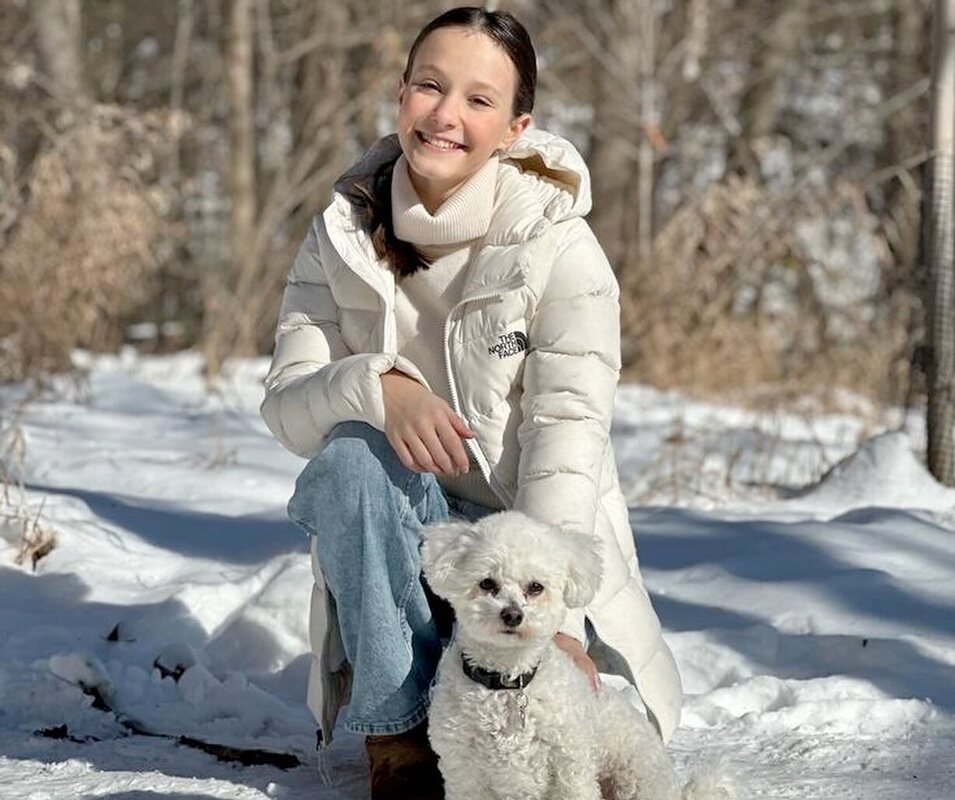 Athena de Dinamarca con su perra Cerise en Washington en su 12 cumpleaños