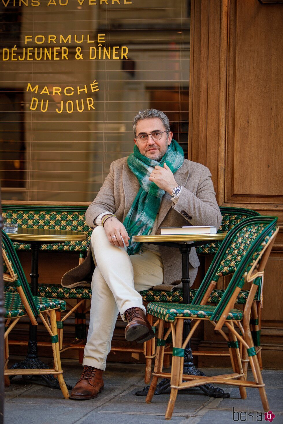 Máximo Huerta en una terraza de París