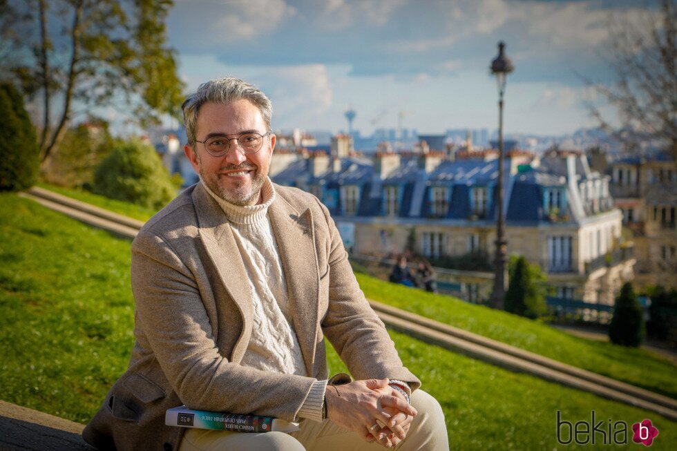 Máximo Huerta en la colina de Montmartre de París