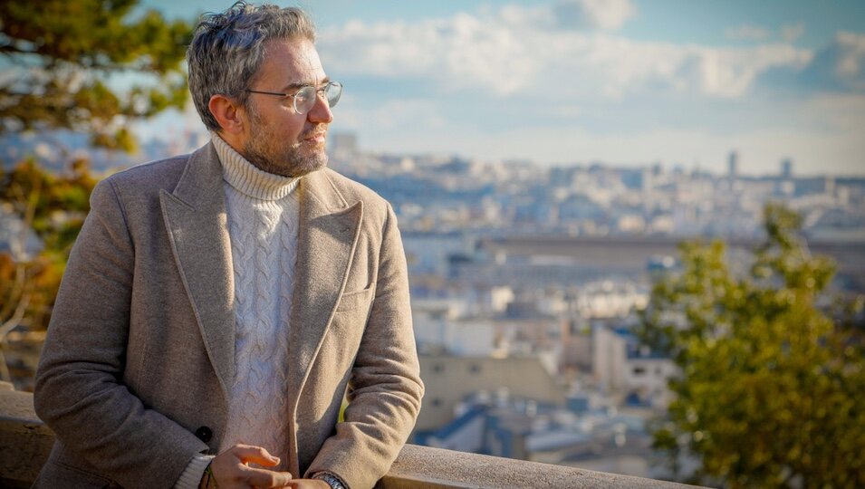 Máximo Huerta en París, donde ambientó su novela 'París despertaba tarde'