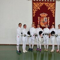 La Princesa Leonor con traje de esgrima junto a otras participantes del Campeonato Deportivo de Academias Militares Oficiales