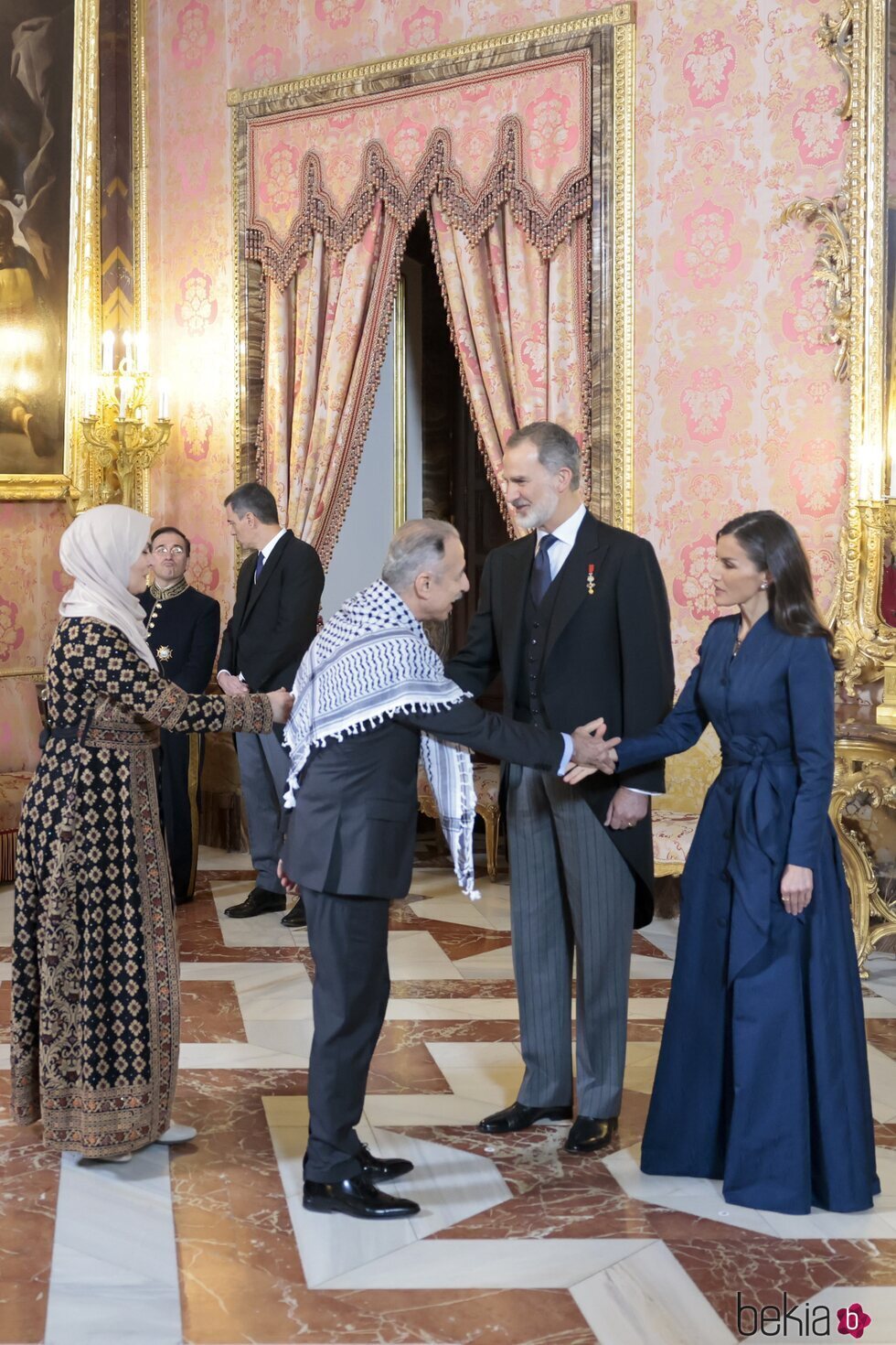 Los Reyes Felipe y Letizia saludan al Embajador Jefe de la Misión Diplomática de Palestina en la recepción al Cuerpo Diplomático