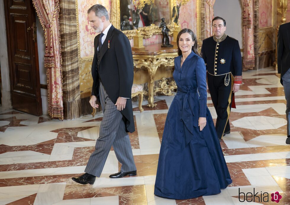 Los Reyes Felipe y Letizia y José Manuel Albares en la recepción al Cuerpo Diplomático