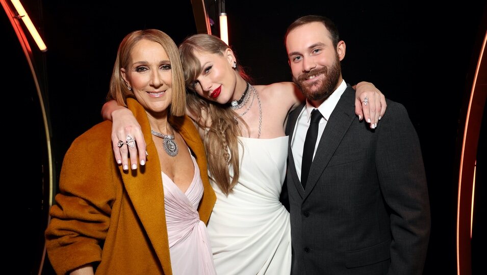 Céline Dion con Taylor Swift y su hijo René-Charles Angelil en los Grammy 2024