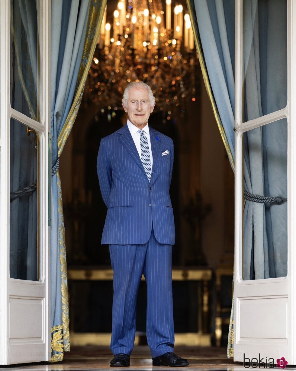 El Rey Carlos III en un posado durante su Visita de Estado a Francia
