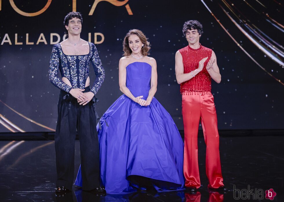 Javier Calvo, Ana Belén y Javier Ambrossi, en la gala de los Premios Goya 2024