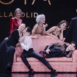 Las actrices de 'Todo sobre mi madre', Almodóvar y los Javis, en los Goya 2024