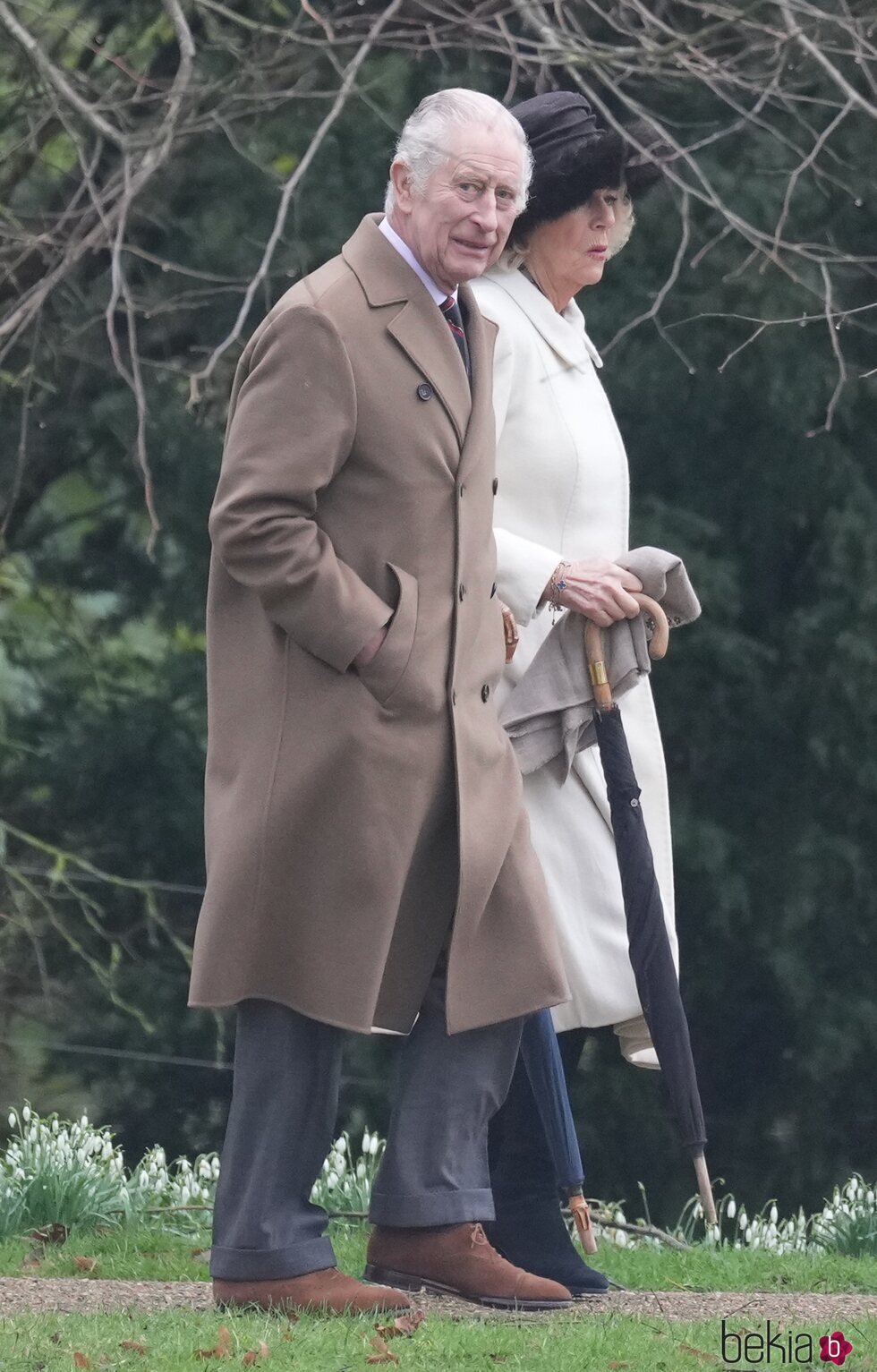 El Rey Carlos III y la Reina Camilla acuden a un servicio religioso en Sandringham