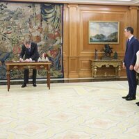 El Rey Felipe VI firma la reforma del artículo 49 de la Constitución Española