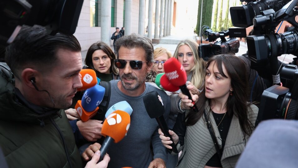 Rodolfo Sancho contesta a los medios antes de declarar en los juzgados de Alcobendas por la denuncia de Silvia Bronchalo